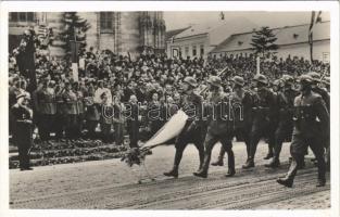 1940 Nagyvárad, Oradea; bevonulás, Horthy Miklós, magyar címer / entry of the Hungarian troops, Regent Horthy, Hungarian coat of arms + "1940 Nagyvárad visszatért" So. Stpl.