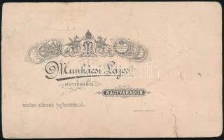 cca 1890 Dr. Tittscher Ede és neje, keményhátú fotó Munkácsi Lajos nagyváradi műterméből, sérülésekk...