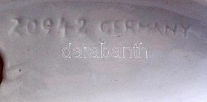 Kisfiú a kutyával és tortával, porcelán figura, kézzel festett, alján formaszámmal és Germany felira...