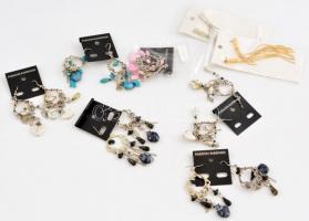 8 pár mutatós bizsu fülbevalópár, kétfajta, többfajta színben, eredeti csomagolásában, újszerű állapotban