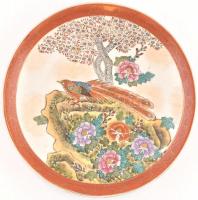 Kínai porcelán tál madár dekorral, kézzel festett, jelzett, kopásnyomokkal, d: 35,5 cm