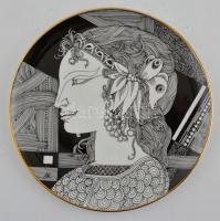Hollóházi Szász Endre által tervezett porcelán tál. Matricás, jelzett, karcolással, d: 25 cm