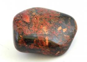 Fekete-piros csiszolt ásvány, 3×3 cm
