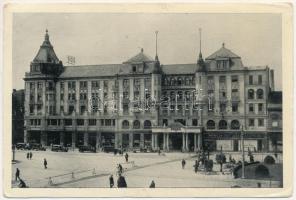 1938 Debrecen, Hotel Arany Bika szálloda, Magyar Ruhaipar üzlete, automobilok, kerékpár (EB)
