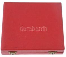 1977. "1969-1977 - A közúti járműfejlesztési kormányprogram végrehajtásában végzett eredményes ...