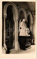 Fót, Római katolikus templom, sírbolt. Teneráni Péter szobra karrarai márványból. A feltámadás angyala