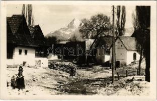 Vichodna, Vychodná; falu, utca, Kriván / village, street view, mountain. photo (EK)
