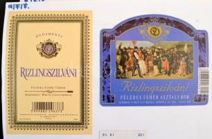 6-800 darabos magyar boros címke gyűjtemény. Mind különböző, lapokon, szépen rendszerezve