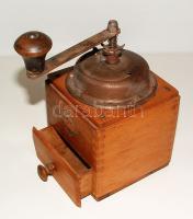 Régi tekerős fa kávédaráló