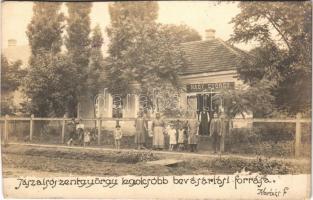 1926 Jászalsószentgyörgy, Nagy György vegyeskereskedése a legolcsóbb bevásárlási forma. Kovács F. photo (vágott / cut)