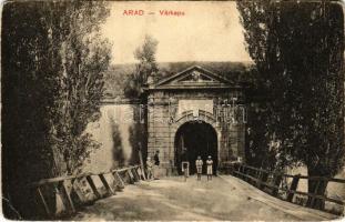 Arad, Várkapu, kerékpár, katonák / castle gate, bicycle, K.u.K. soldiers (kopott sarkak / worn corners)