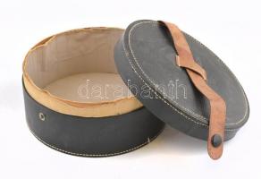 Bőr borítású kalap? doboz, díszdoboz. d: 24 cm, m:  10 cm
