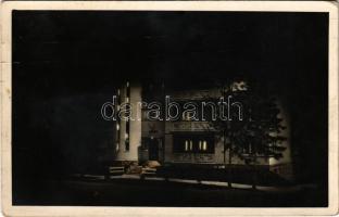 Tátralomnic, Tatranská Lomnica; Vila Hubertus / hotel, villa at night (EK)