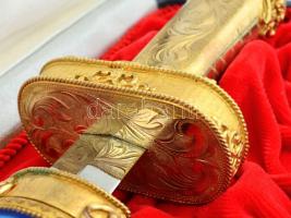 1985 A Belügyminisztérium által adományozott aranytőr, aranyozott, zománcozott, türkiz és gyöngybera...