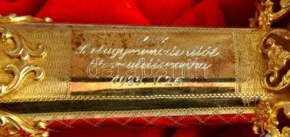1985 A Belügyminisztérium által adományozott aranytőr, aranyozott, zománcozott, türkiz és gyöngybera...