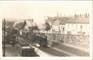1934 Budapest I. Déli pályaudvar, vasúti sínek gőzmozdonnyal. photo (EK)