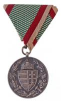 1929. "Magyar Háborús Emlékérem kardokkal, sisakkal" ezüstözött Br kitüntetés mellszalagga...
