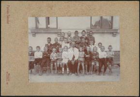 1921 Monor, Farkas Sándor fényképész által készített iskolai csoportkép, a fiúiskola II. osztályáról, 11,4x16 cm, karton 16,5x24 cm