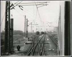 cca 1979 Lévai Csaba: Váltók és Híd a vonat végéből, 2 db feliratozott vintage fotóművészeti alkotás, 18x24 cm