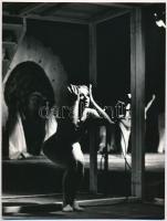 1979 Pécsi balett, Hávor Csilla feliratozott vintage fotója, 24x18 cm