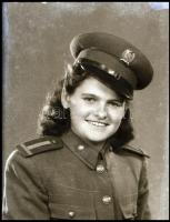 cca 1949 Nők egyenruhában (katonák és/vagy rendőrök és/vagy államvédelmisek?),  Mosonyi Antalné (?-?...