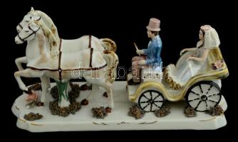 Alba Julia porcelán menyasszonyi kocsi, kézzel festett, jelzett, kopásokkal, 17,5x32 cm