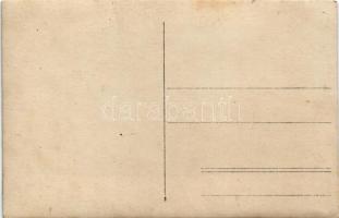 ~1933 Orosz katonák, karóra, Vistnik ukrán lviv-i újsággal / Russian soldiers with wristwatch and Vi...