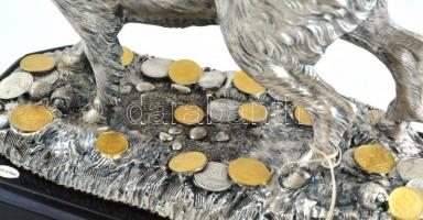 Gold Line vaddisznó szobor. Jelzett, Lorenzo Sandomar. Ezüstözött. Fa talapzaton. Leírással. 30x24 c...