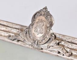 XIX. sz. vége: Ezüst (Ag) borítású képkeret fém díszekkel. Jelzett, mesterjeggyel. monogrammal és 18...