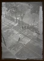 cca 1935 Kinszki Imre (1901-1945) budapesti fotóművész hagyatékából 14 db vintage üveglemez NEGATÍV,...