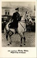 1938 Kassa, Kosice; Vitéz nagybányai Horthy Miklós Magyarország kormányzója fehér lovon, bevonulás, háttérben Friedman üzlete / entry of the Hungarian troops, Horthy on white horse, shop