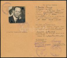 1944 Fényképes kitöltött igazolvány megkülönböztető jelzés viselésére kötelezett zsidó személy részére, Balog Imre, a Magyar Kereskedelmi Zsidó Szövetség tagja részére, hozzá korábbi névjegye, Langbehn SS-Hauptstarmführer saját kezű aláírásával, kiváló állapotban