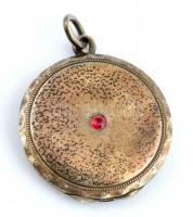 Ezüst(Ag) fényképtartó medál, piros kővel, jelzett, d: 2,5 cm, bruttó: 5 g