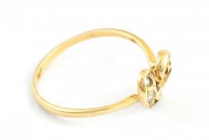 Arany gyűrű kis kövekkel. 14K arany, jelzett m:57, 1,8 g