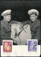 Alekszej Leonov (1934- )  szovjet űrhajós aláírása felbélyegzett fotón / Soviet astronaut autograph signature