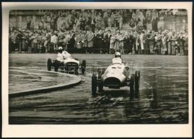 1957 Autóverseny a Városligetben. Hátoldalán feliratozott vintage fotó 17x12 cm