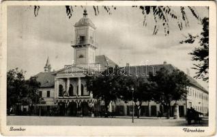 1942 Zombor, Sombor; Városháza, magyar zászlókkal / town hall with Hungarian flags (kopott sarkak / worn corners)