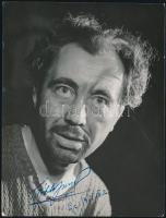 Tóth József (?-?) színész aláírása az őt ábrázoló fotón