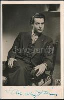Sárdy János (1907-1969) magyar operaénekes (tenor) aláírása az őt ábrázoló fotón