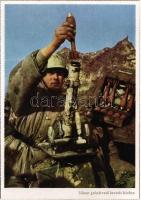 Második világháborús német katonai lap. Német gránátvető bevetés közben. Falk haditudósító felvétele. PK-Aufn. Kriegsber. C. Berger, Carl Werner / WWII German military grenade launcher (fa)