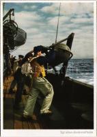 Második világháborús német katonai lap. Egy német aknakereső hajón. Schlemmer haditudósító felvétele. PK-Aufn. Kriegsber. C. Berger, Carl Werner / WWII German Navy, minesweeper (fa)