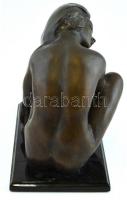 Vallants jelzéssel : Női akt. Bronz szobor fém talapzaton. 32x28 cm