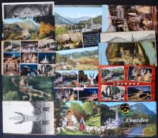 Kb. 500 db főleg RÉGI francia képeslap dobozban vegyes minőségben: Lourdes / Cca. 500 mostly pre-1950 French postcards in a box in mixed quality: Lourdes