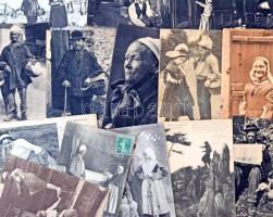 Kb. 3000 db RÉGI francia képeslap dobozban vegyes minőségben / Cca. 3000 pre-1950 French postcards i...