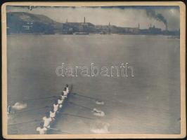 cca 1950 Evezősök a Dunán, keményhátú fotó, 9x12 cm