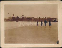 cca 1910 Keszthely, korcsolyázás, keményhátú fotó, 10x13 cm