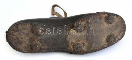 cca 1950 Fekete bőr focicipőpár, jó állapotban, h: 26 cm