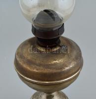 Régi petróleum lámpa, üvegbúrával, az üvegbúrán csorbával, kopott, m: 42,5 cm