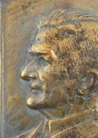 Olvashatatlan jelzéssel: Horthy Miklós kormányzó. Nagy méretű egy oldalas bronz plakett. 185x235 mm