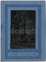 1930 Három hölgy, ferrotípia, paszpartuban, 8x5,5 cm